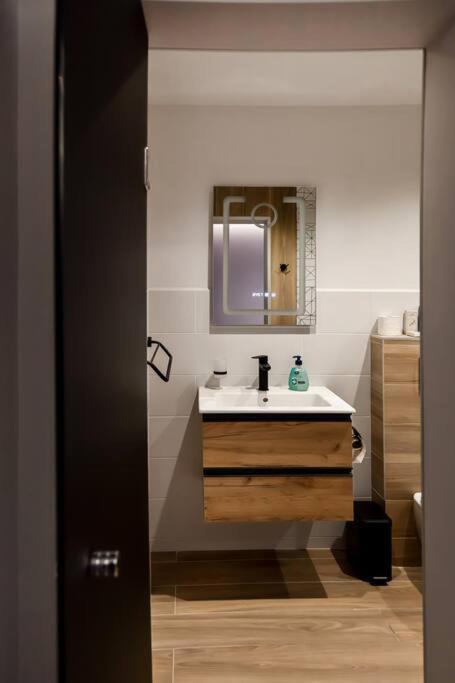 Very Spacious & Modern 3Bed Near Airport & Centre Sofie Exteriér fotografie